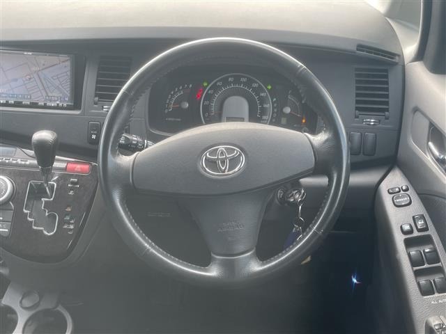 Toyota ISIS 2006 7942643-2
