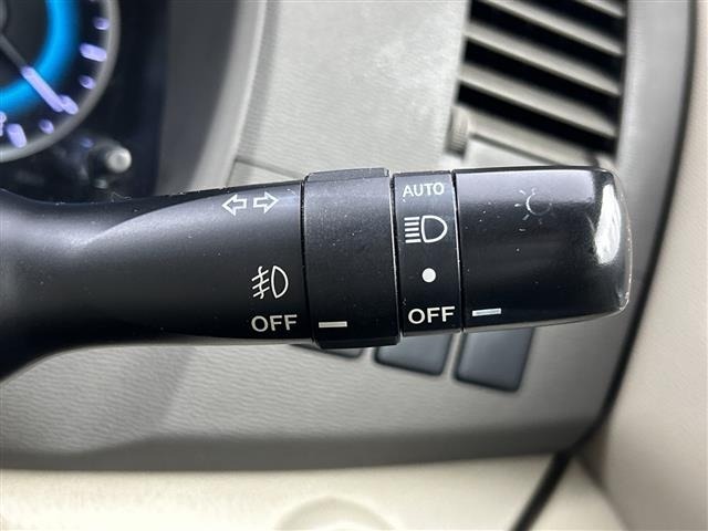 Toyota ISIS 2012 7942645-1