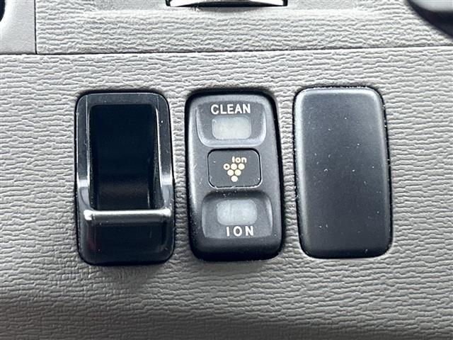 Toyota ISIS 2012 7942645-10