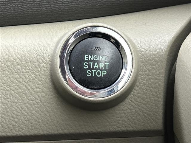 Toyota ISIS 2012 7942645-11