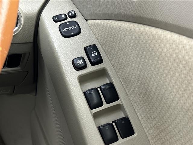 Toyota ISIS 2012 7942645-12