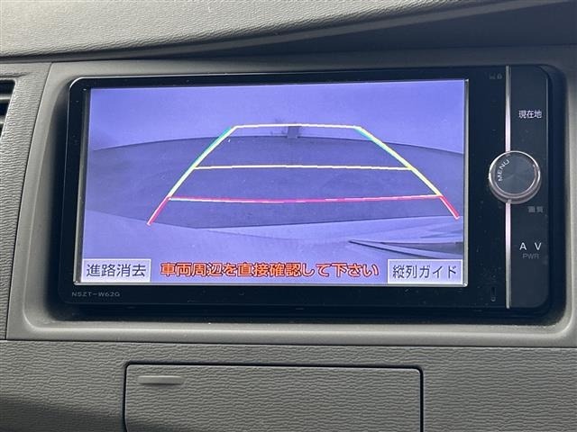 Toyota ISIS 2012 7942645-15