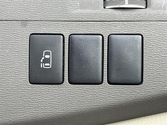 Toyota ISIS 2012 7942645-16