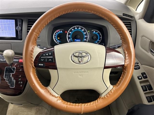 Toyota ISIS 2012 7942645-17