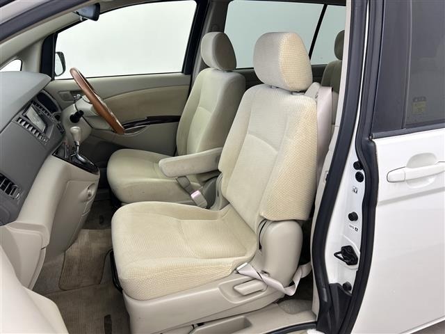 Toyota ISIS 2012 7942645-2