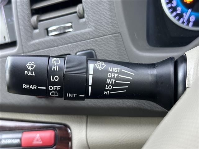 Toyota ISIS 2012 7942645-21