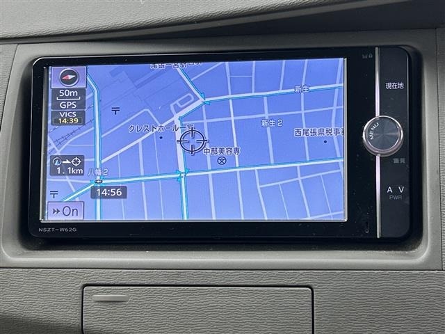 Toyota ISIS 2012 7942645-3