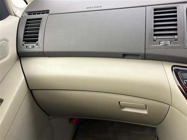 Toyota ISIS 2012 7942645-4