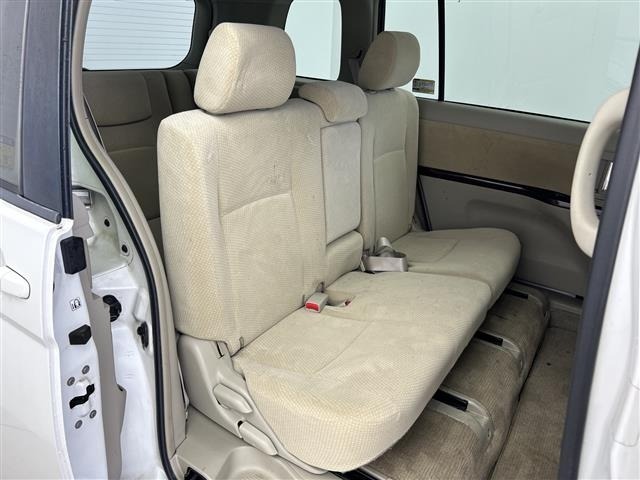 Toyota ISIS 2012 7942645-6