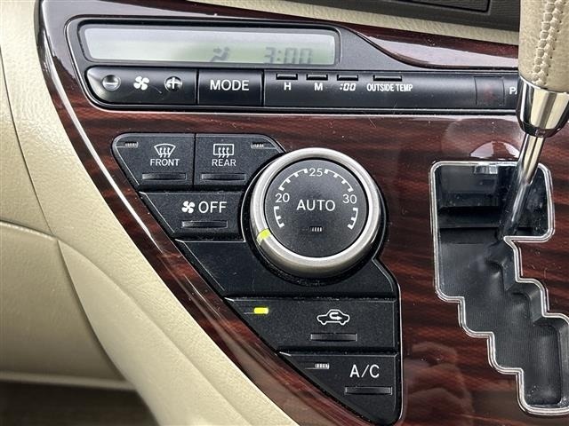 Toyota ISIS 2012 7942645-7