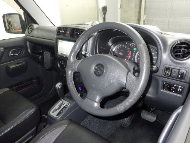 Suzuki JIMNY 2011 7942752-3