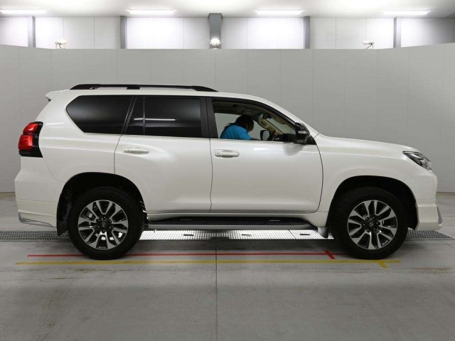 Toyota LAND CRUISER PRADO 2022 7928675-3
