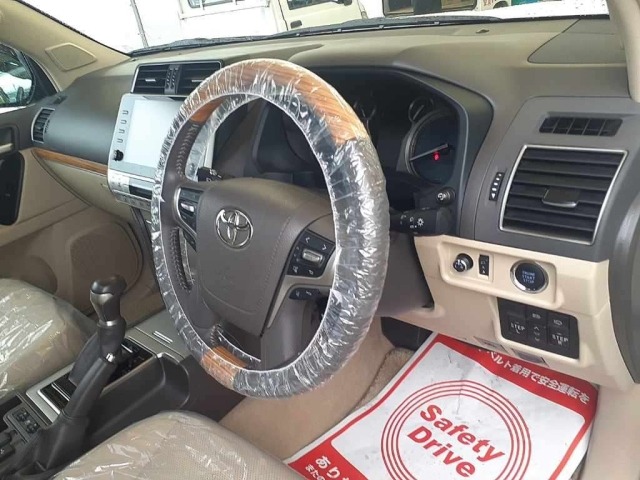 Toyota LAND CRUISER PRADO 2023 7928690-7