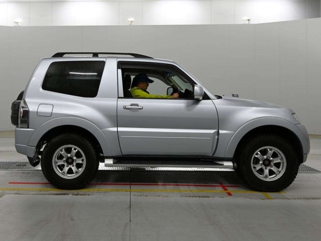 Mitsubishi PAJERO 2017 7933301-3