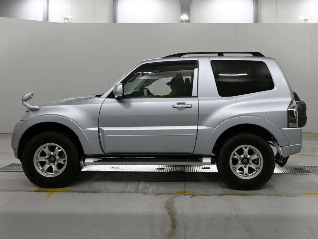 Mitsubishi PAJERO 2017 7933301-4