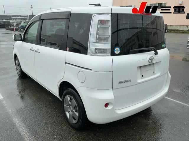 Toyota SIENTA 2013 7945111-1