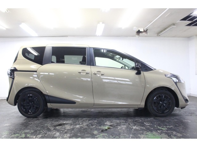 Toyota SIENTA 2022 7945130-7