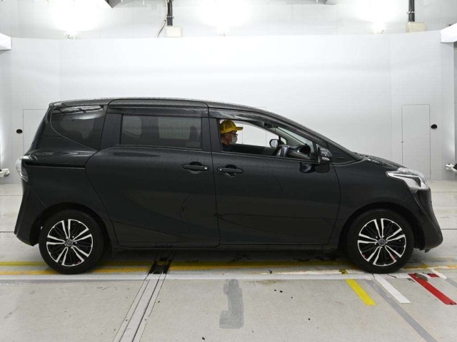 Toyota SIENTA 2022 7945135-3