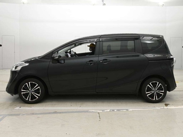 Toyota SIENTA 2022 7945135-4