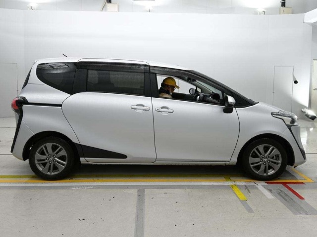 Toyota SIENTA 2021 7945139-3