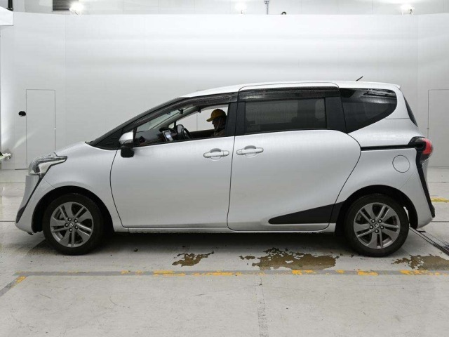 Toyota SIENTA 2021 7945139-4
