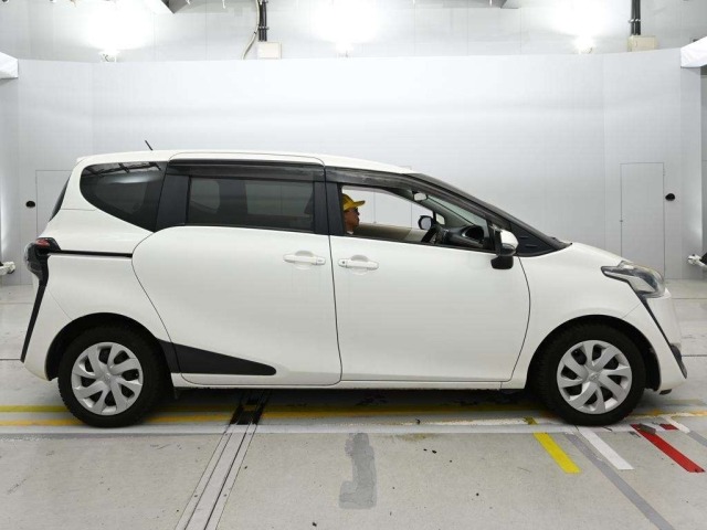 Toyota SIENTA 2016 7945141-3