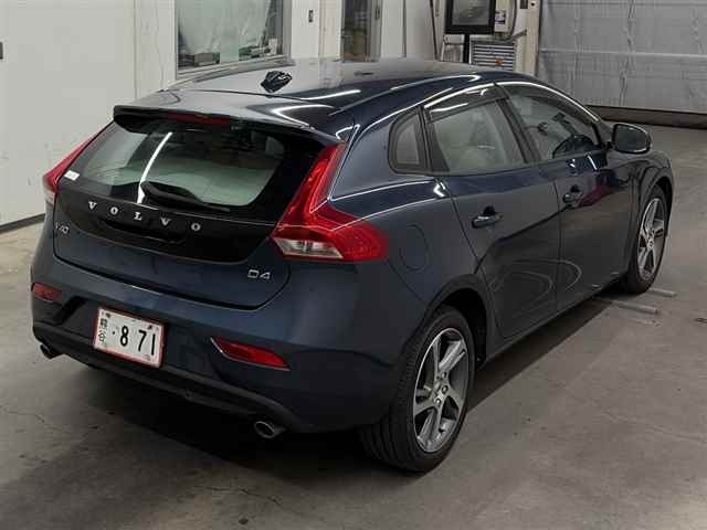 Volvo V40 2016 7936654-5