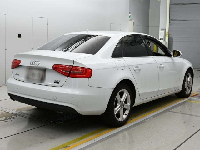 Audi A4 2013 7949936-1