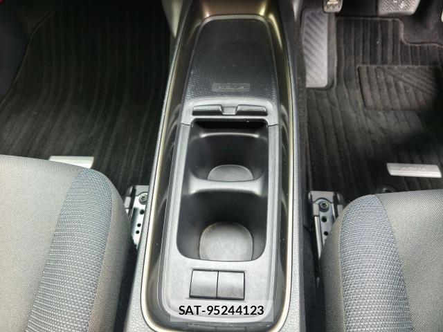 Toyota AQUA 2021 7956477-12