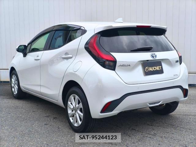 Toyota AQUA 2021 7956477-2