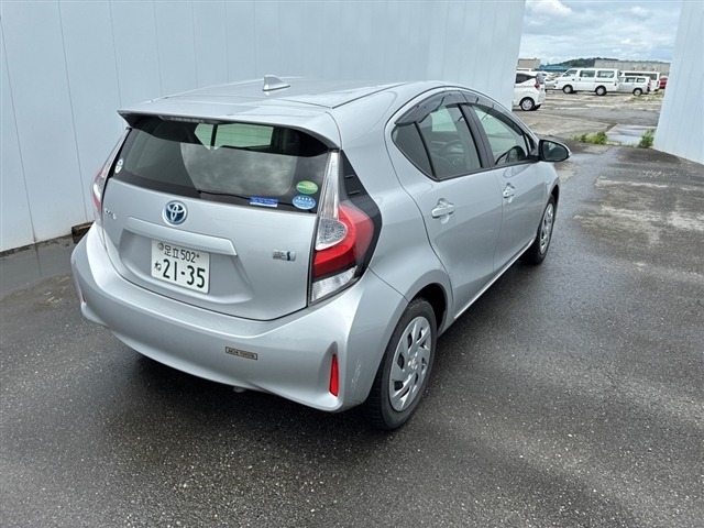 Toyota AQUA 2018 7956534-8