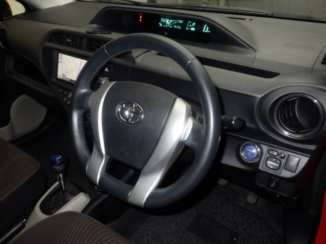 Toyota AQUA 2012 7956570-3
