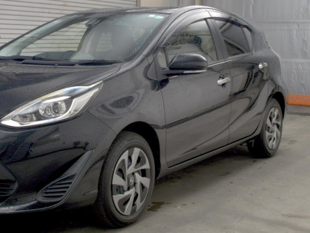 Toyota AQUA 2021 7956578-4