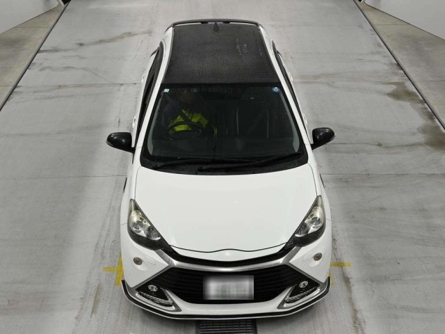 Toyota AQUA 2014 7956649-7