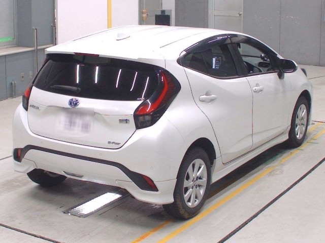 Toyota AQUA 2022 7956673-1