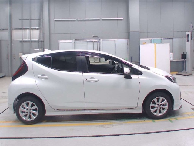 Toyota AQUA 2022 7956673-3