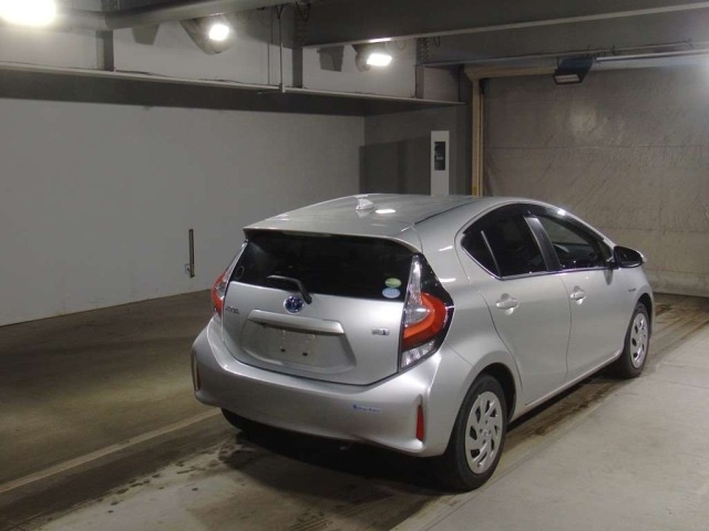 Toyota AQUA 2018 7956715-1