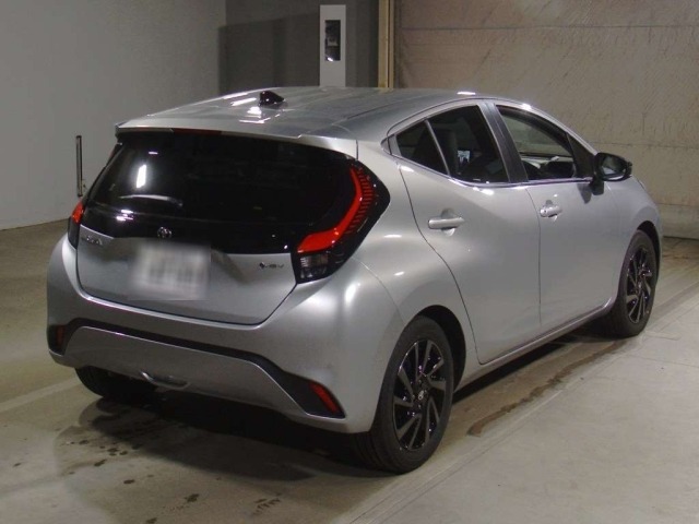 Toyota AQUA 2025 7956724-1