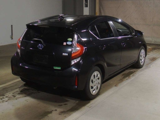 Toyota AQUA 2017 7956733-1