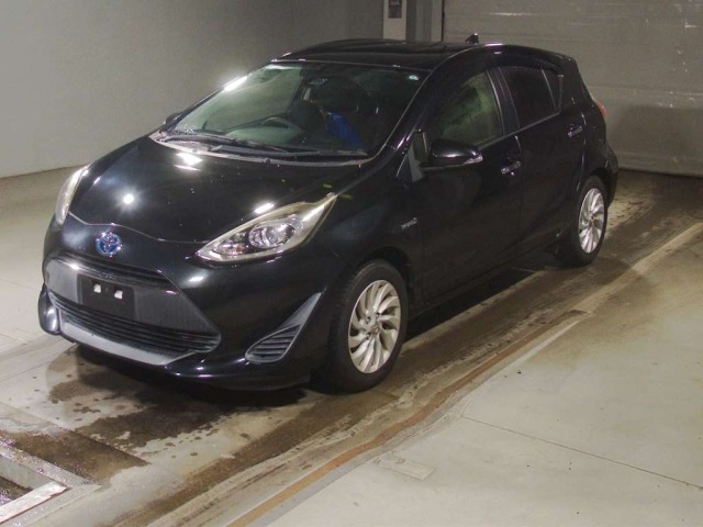 Toyota AQUA 2018 7956744-0