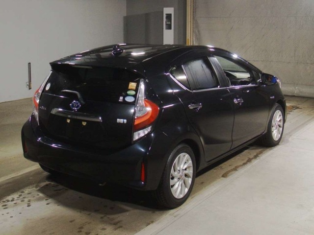 Toyota AQUA 2018 7956744-1
