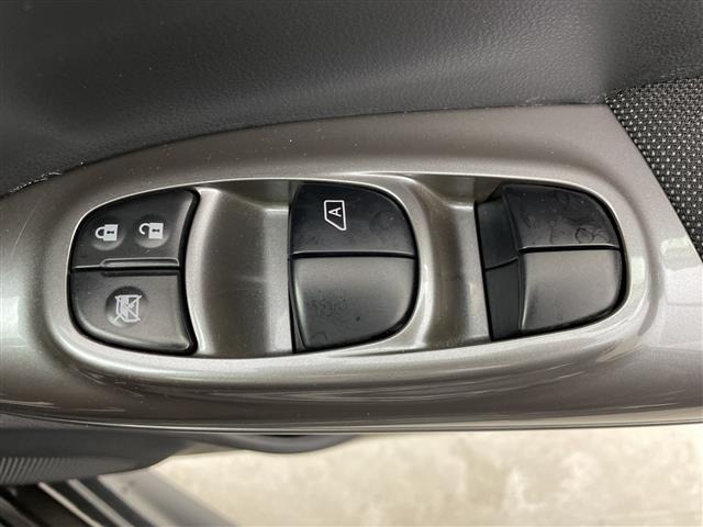 Nissan JUKE 2011 7960902-10