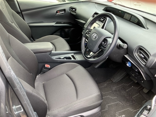 Toyota PRIUS 2021 7945898-5