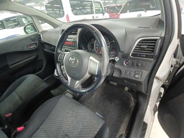 Toyota RACTIS 2011 7958426-9
