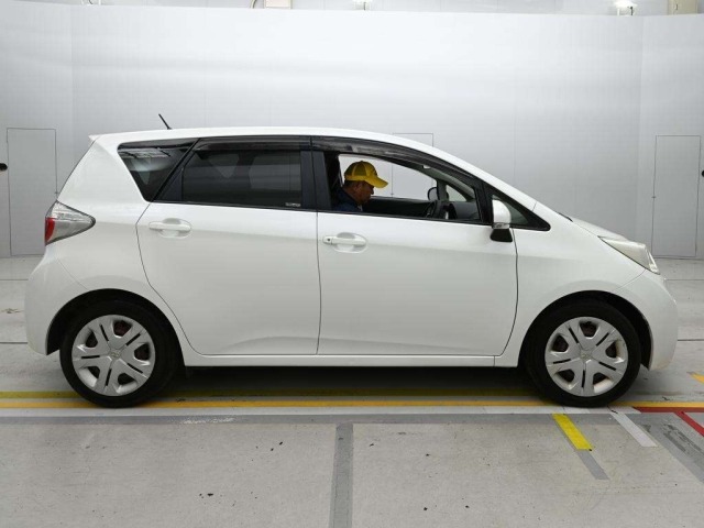Toyota RACTIS 2013 7958440-3