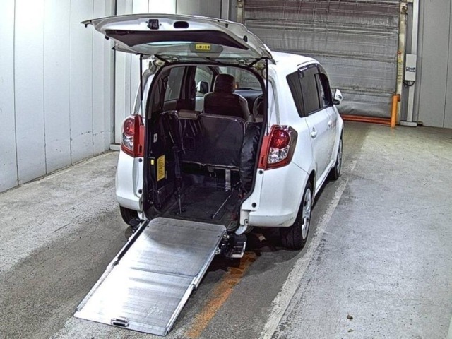 Toyota RACTIS 2010 7958448-5