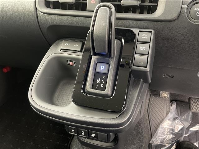 Toyota SIENTA 2025 7945850-8