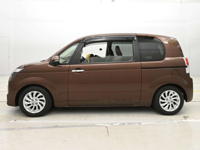 Toyota SPADE 2019 7949164-4