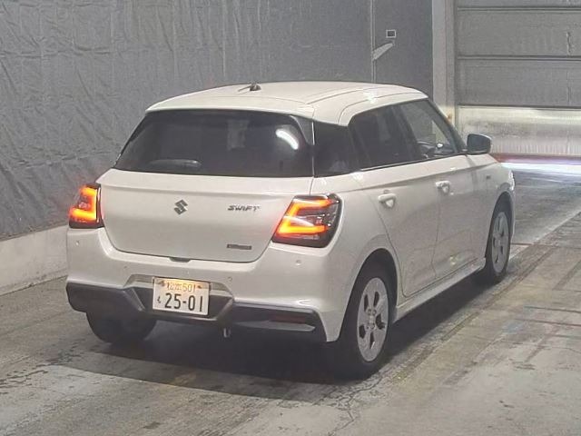 Suzuki SWIFT 2023 7965863-1