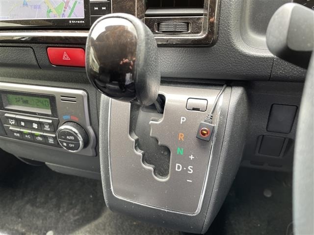 Toyota HIACE VAN 2023 7983390-26